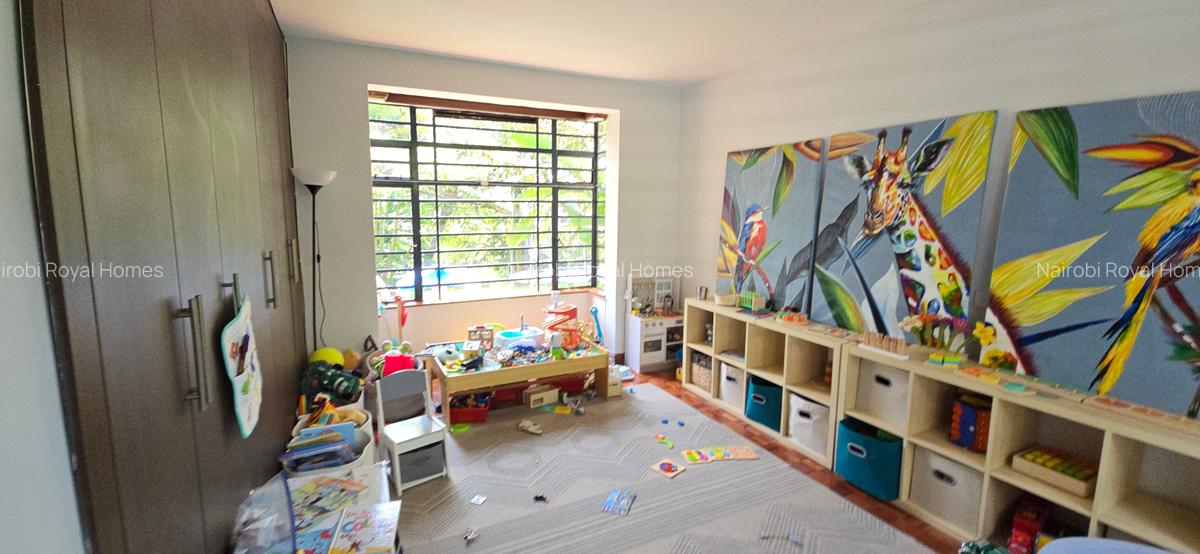 5 Bed Townhouse with En Suite at Lavington Green - 18