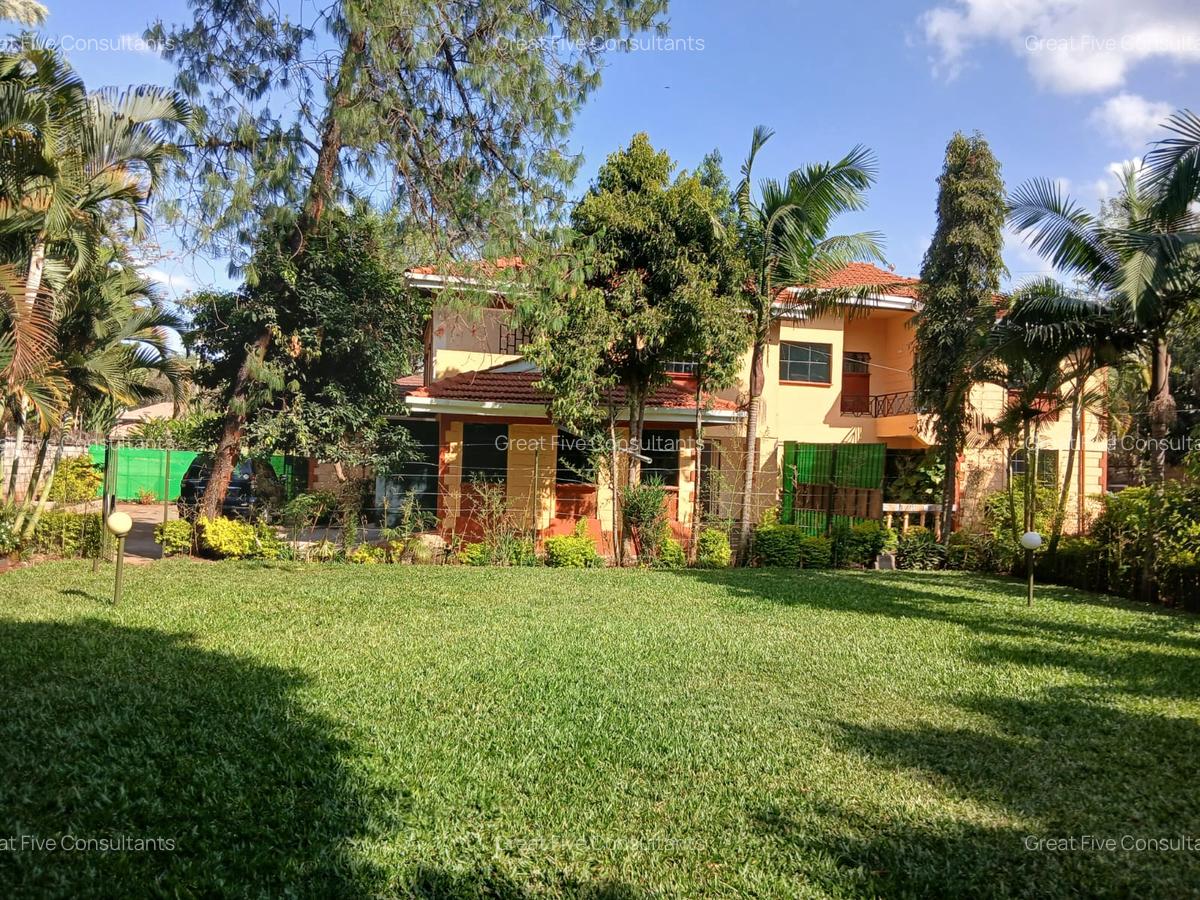 5 Bed Villa with En Suite in Nyari - 1
