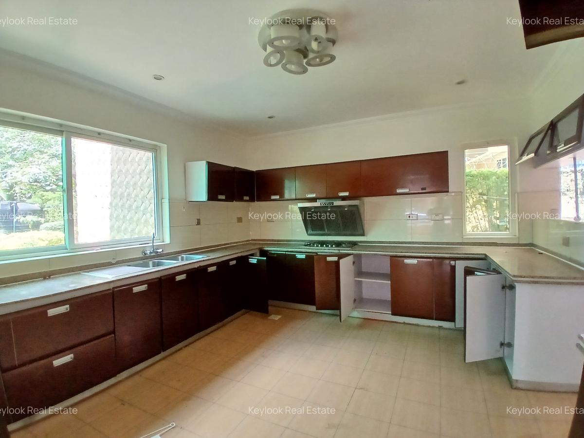 4 Bed Townhouse with En Suite at Riverside Drive - 5