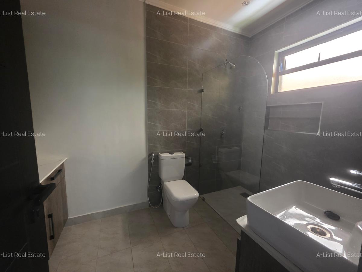 3 Bed Townhouse with En Suite in Gigiri - 12