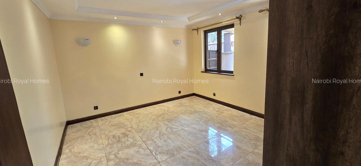 5 Bed Townhouse with En Suite at Lavington Drive - 8