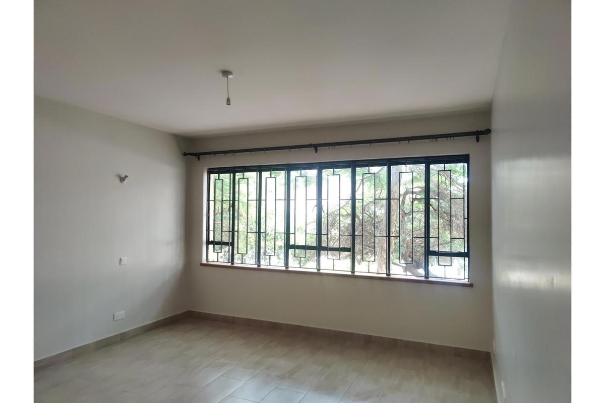 4 Bed Townhouse with En Suite in Parklands - 13