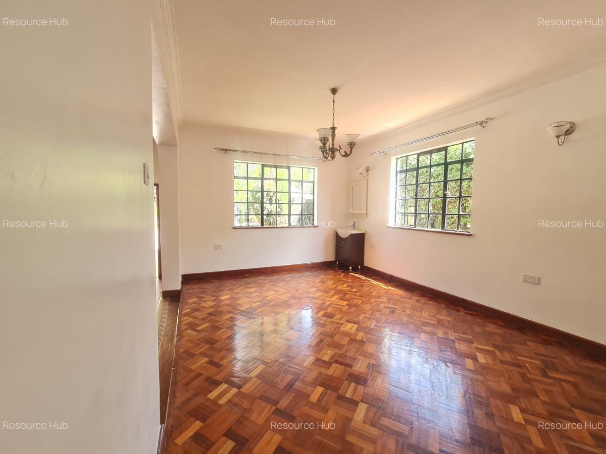 4 Bed House with En Suite at Bomas - 6