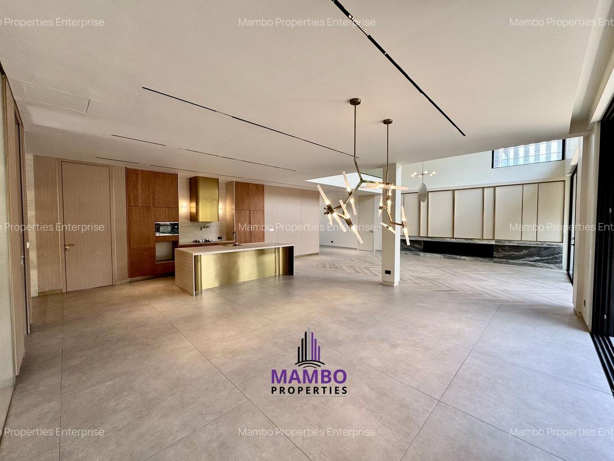 5 Bed House with En Suite at Saunders Close - 5