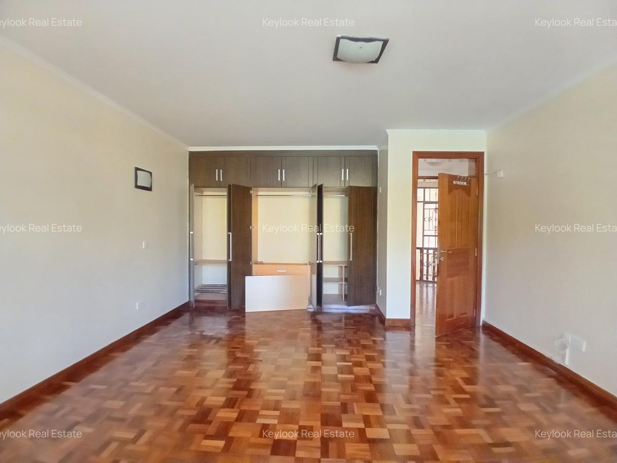 5 Bed Townhouse with En Suite at Lavington Green - 19