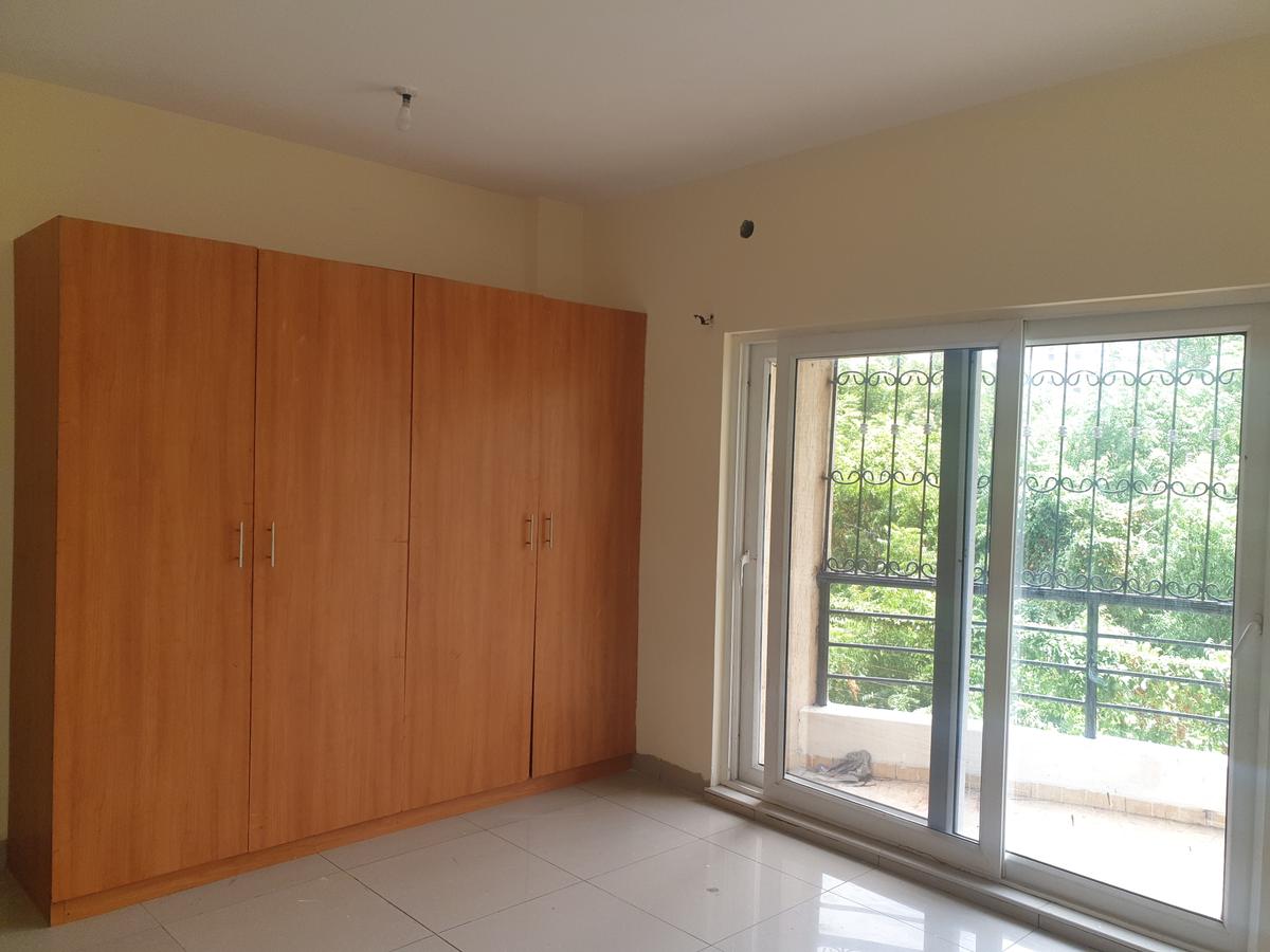 3 Bed Apartment with En Suite at Sea View Road - 6