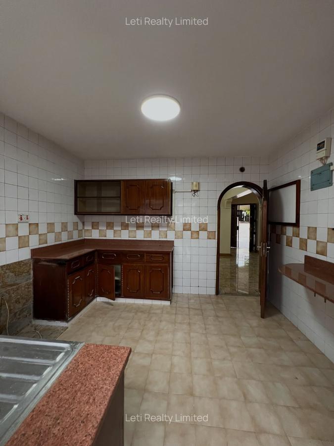 4 Bed Townhouse with En Suite in Kilimani - 5