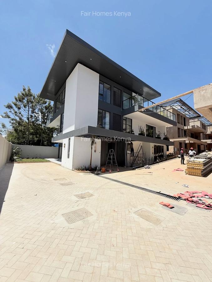 5 Bed Townhouse with En Suite at Lavington Green - 1