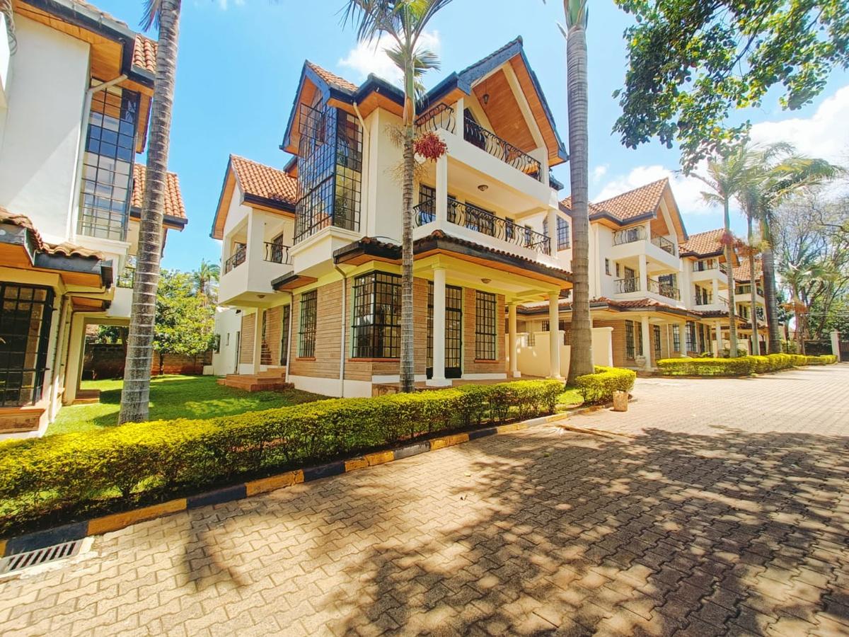 5 Bed House with En Suite in Lavington - 2