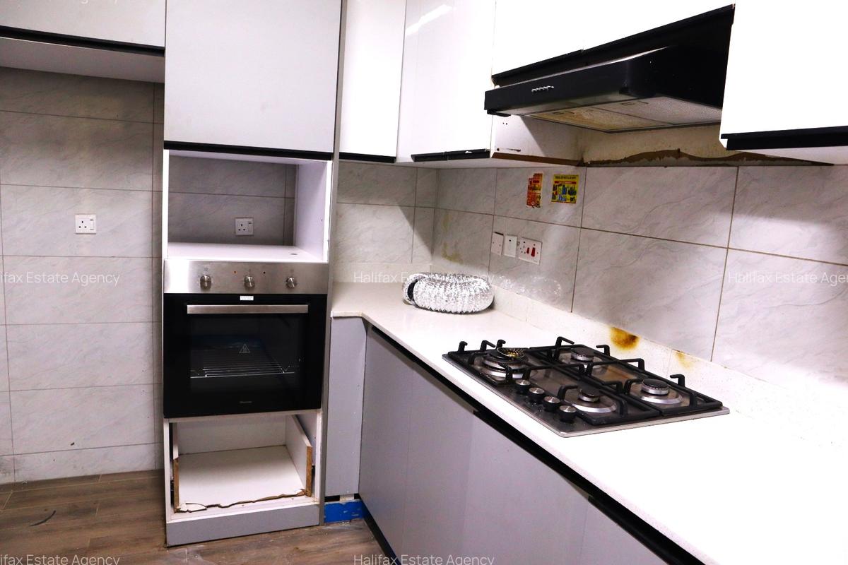 4 Bed Apartment with En Suite in Parklands - 5