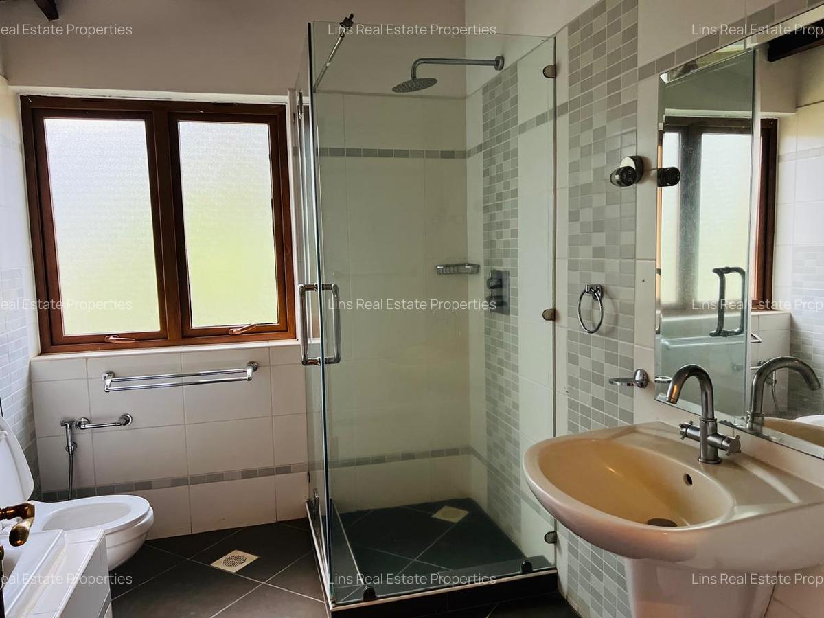 4 Bed Townhouse with En Suite in Kitisuru - 18