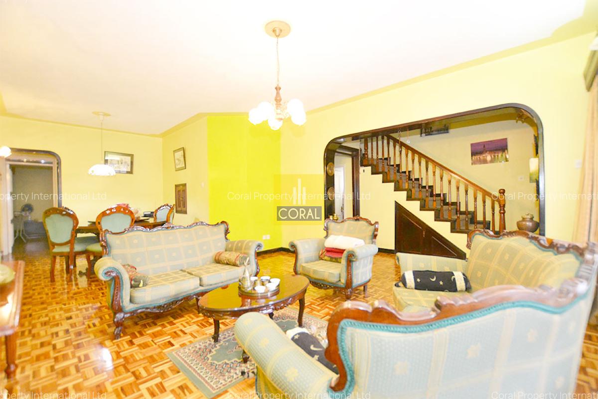 4 Bed House with Garden in Brookside - 3