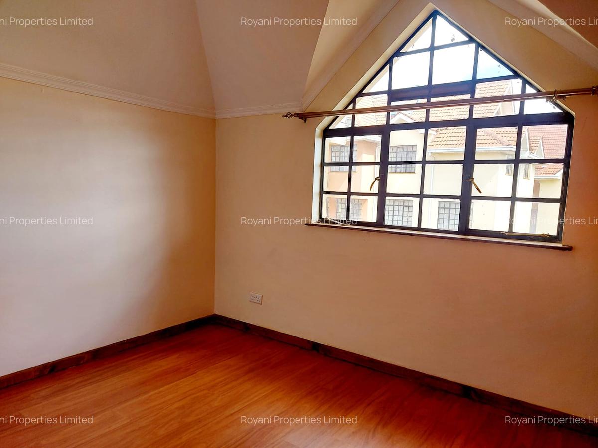 4 Bed Apartment with En Suite at Fourways Junction Estate - 10
