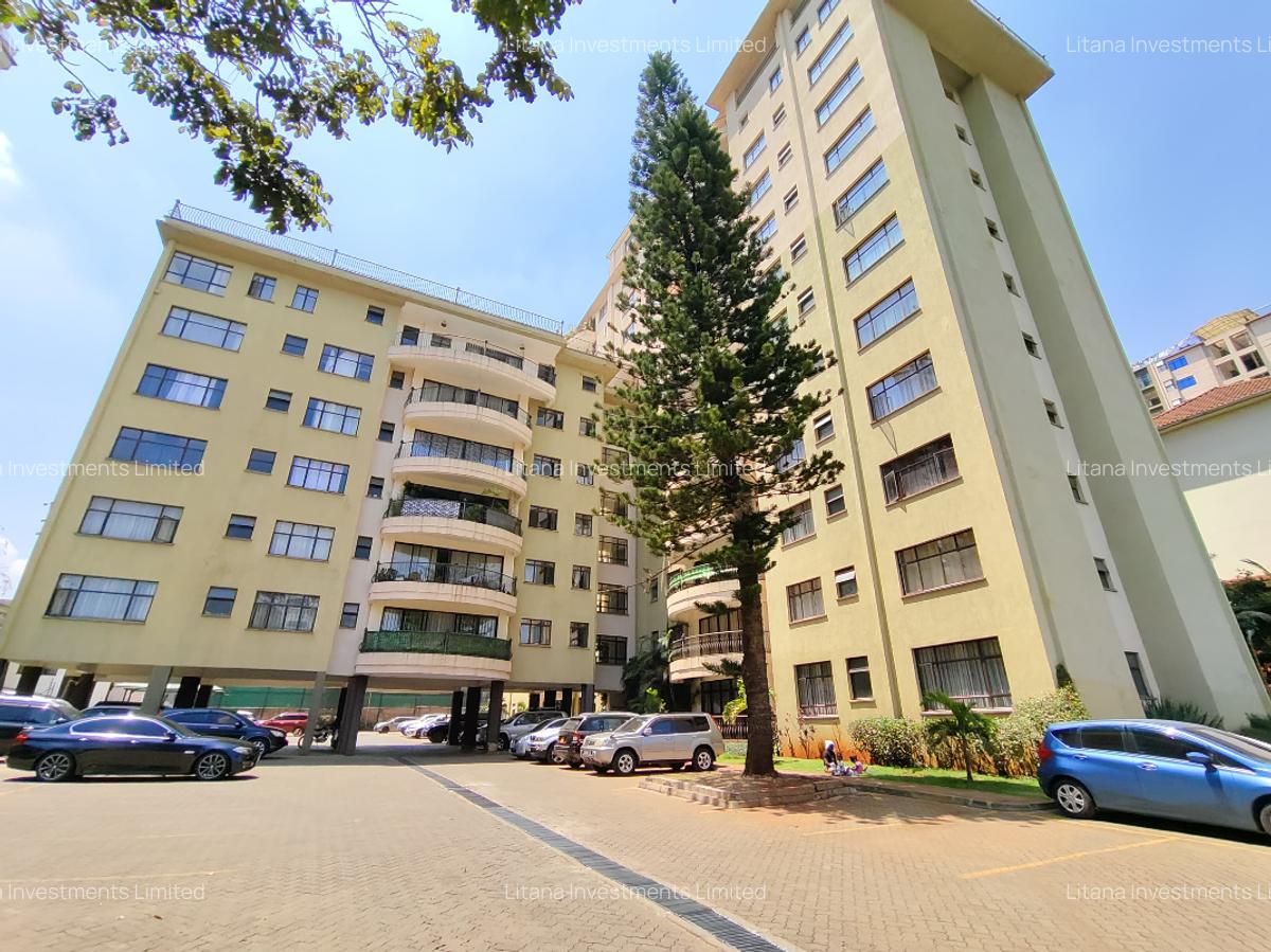 2 Bed Apartment with En Suite at Off Dennis Pritt - 12