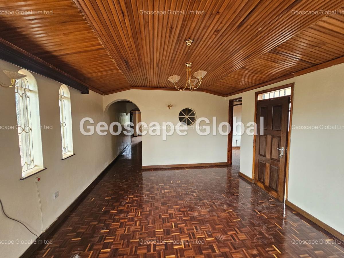 4 Bed House with En Suite in Runda - 12