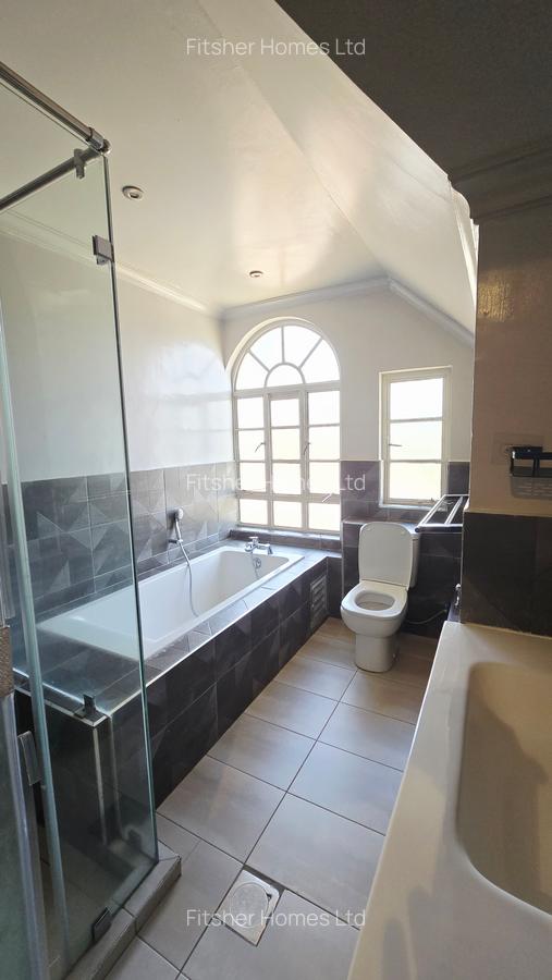 4 Bed House with En Suite in Runda - 19