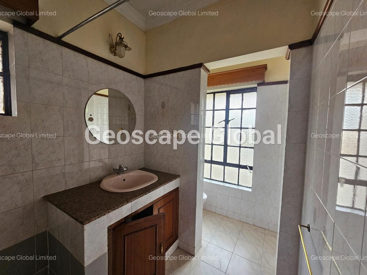 5 Bed Townhouse with En Suite in Spring Valley - 4