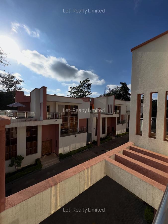 5 Bed Townhouse with En Suite in Lavington - 2