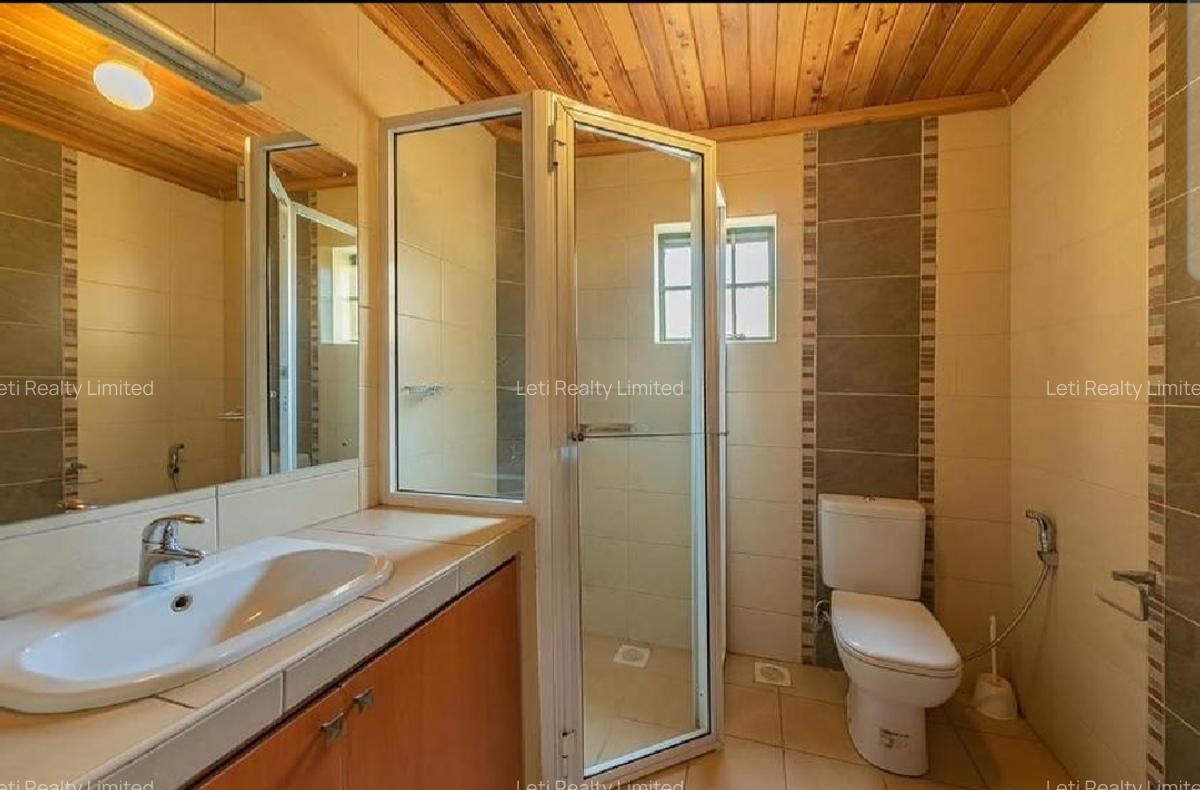 4 Bed Townhouse with En Suite in Lavington - 8