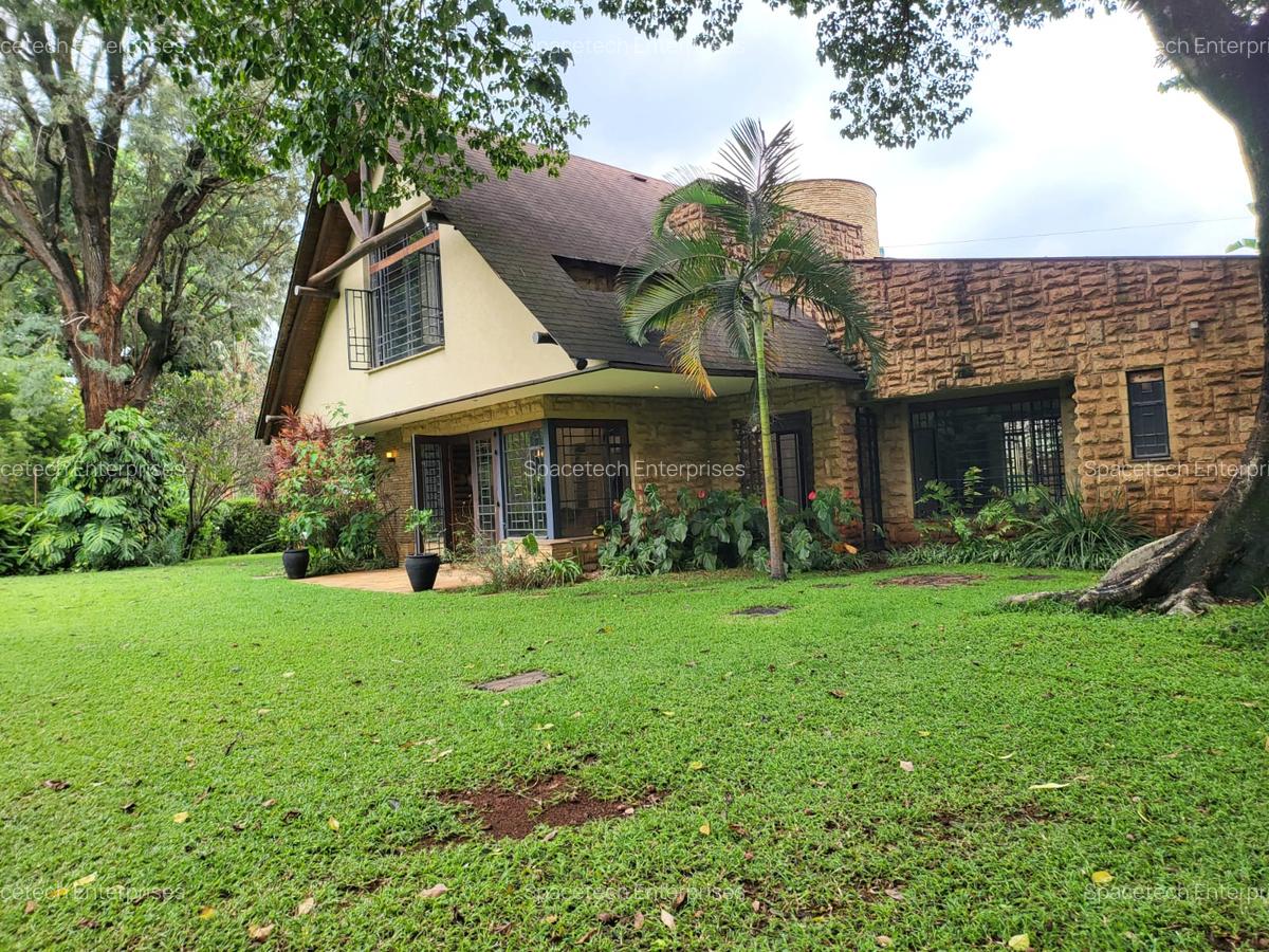 4 Bed Townhouse with En Suite in Lake View - 2