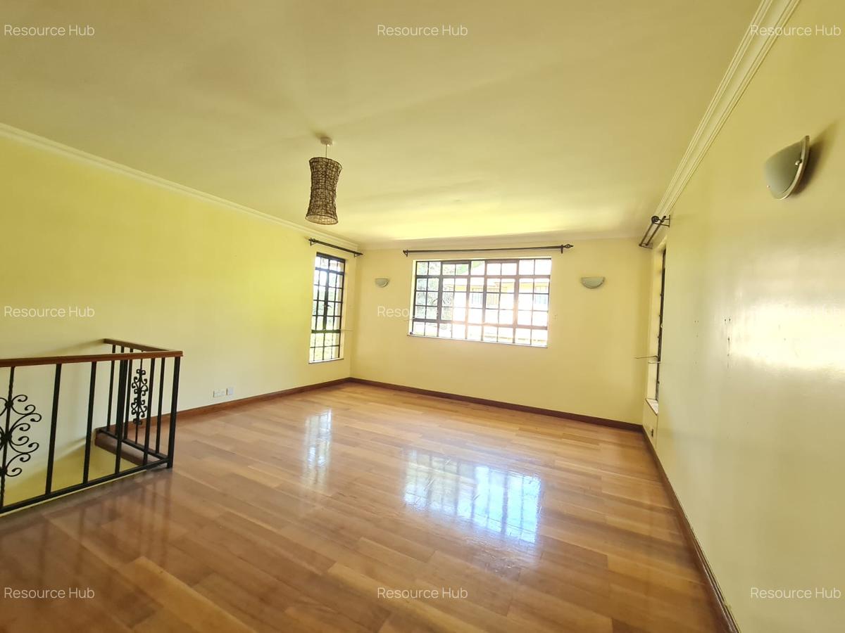 4 Bed House with En Suite at Hardy - 10