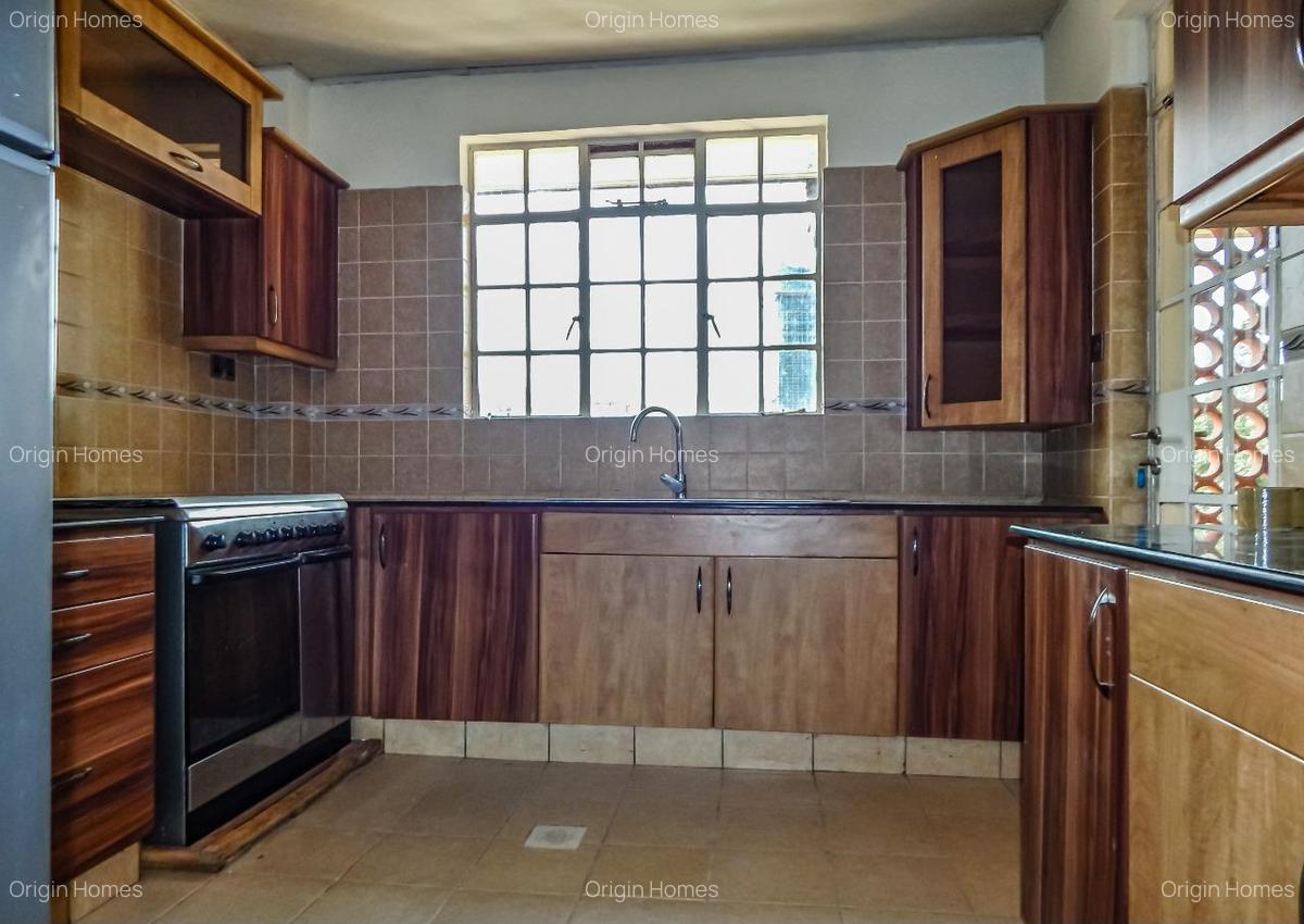 3 Bed Apartment with En Suite at Riverside Drive - 10