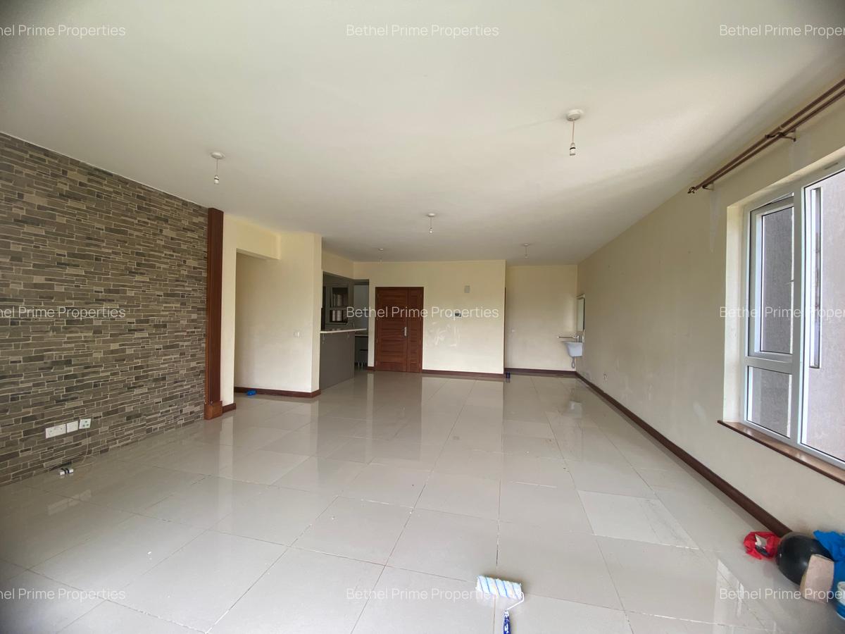 4 Bed Apartment with En Suite in Parklands - 11