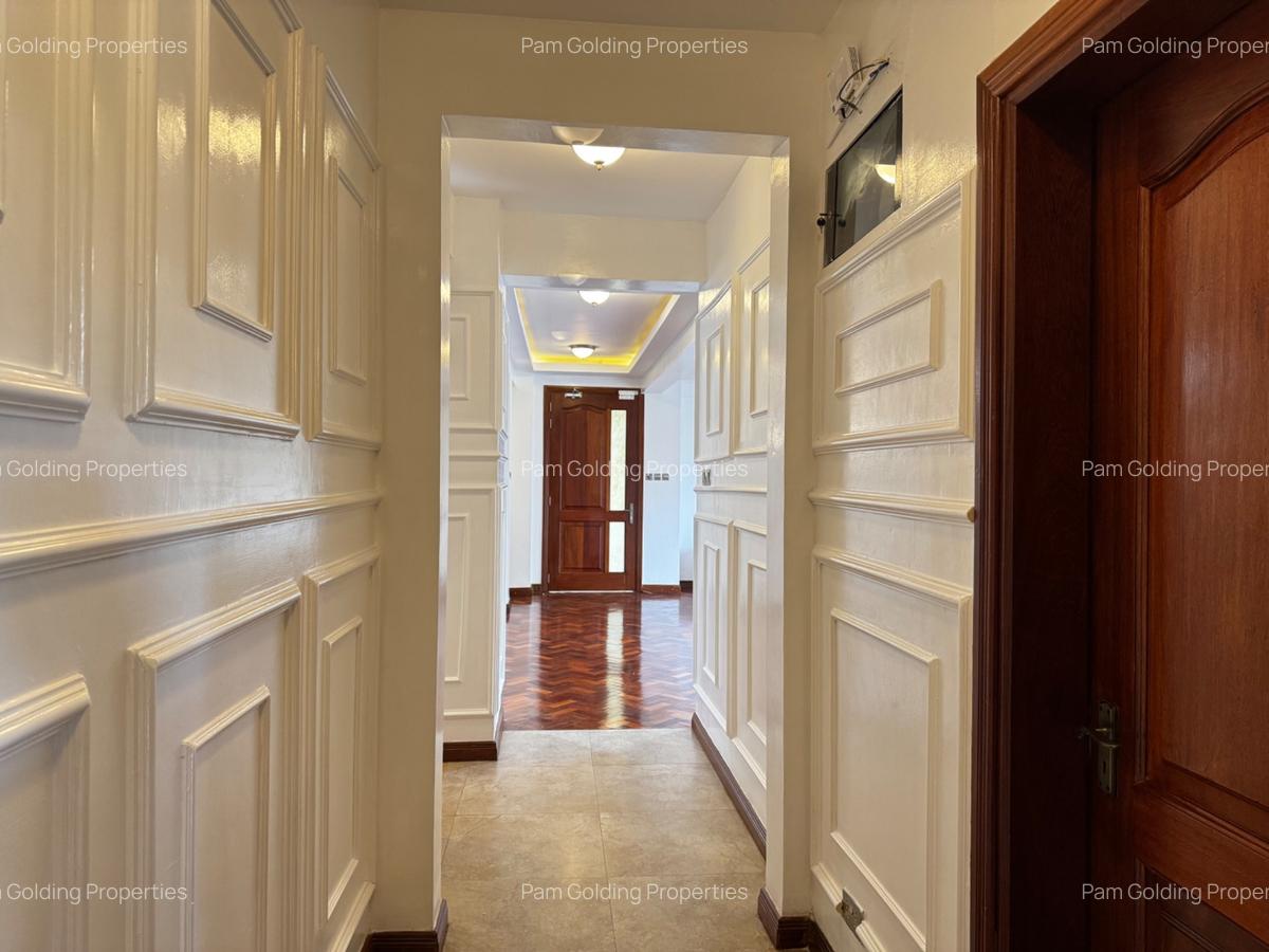 3 Bed Apartment with En Suite in Riverside - 4