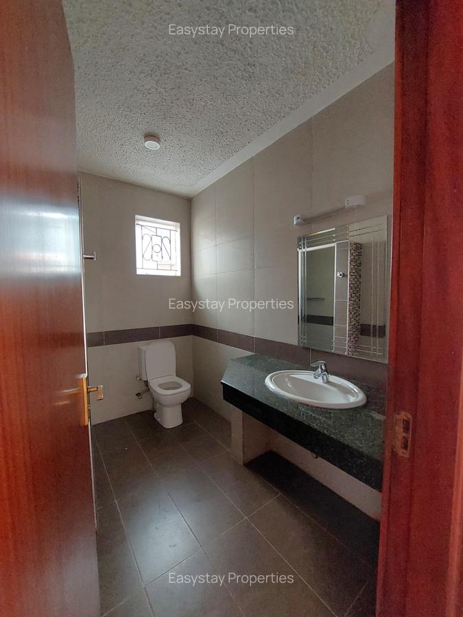 4 Bed Townhouse with En Suite in Brookside - 12