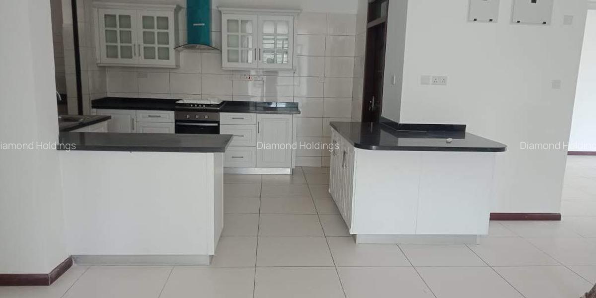 3 Bed Apartment with En Suite at Parklands - 4