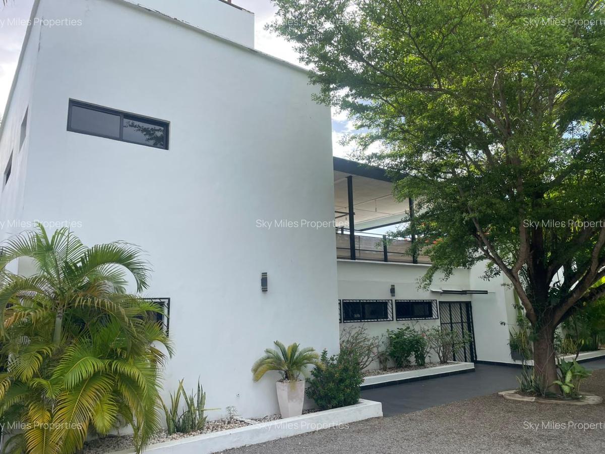 4 Bed Villa with En Suite at Watamu - 2