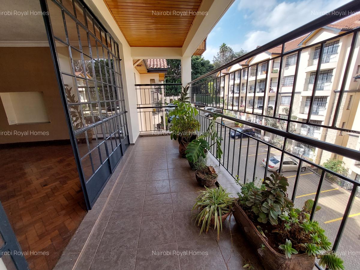 3 Bed Apartment with En Suite at Hundreds Streets - 7