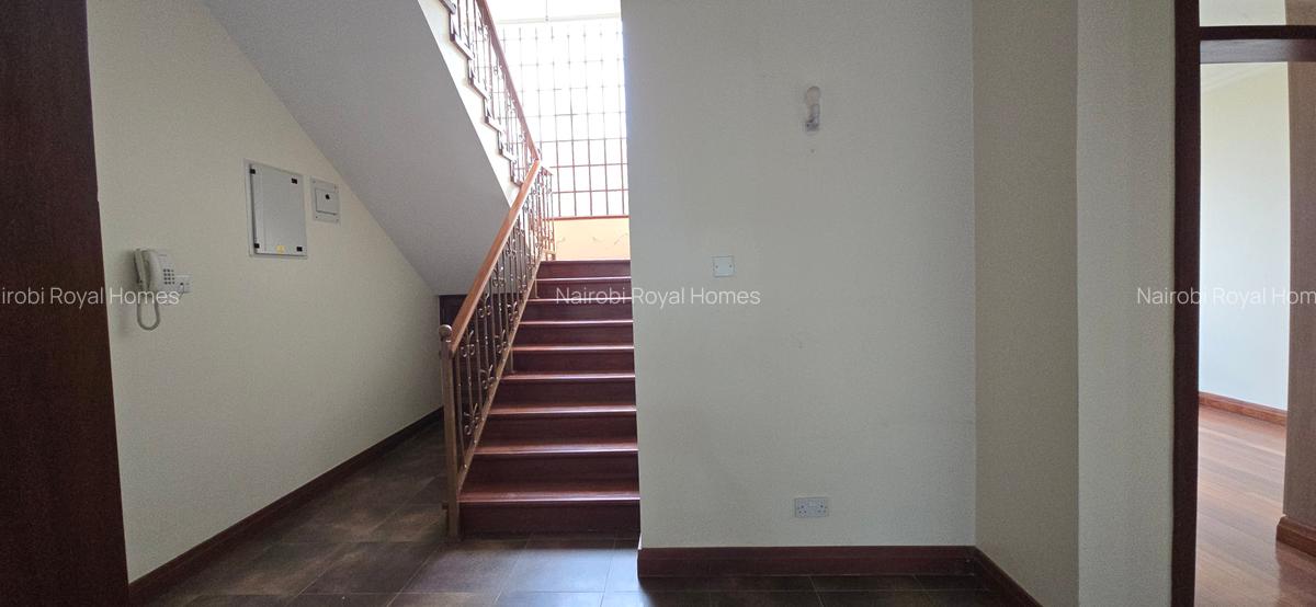 5 Bed Townhouse with En Suite at Lavington - 5