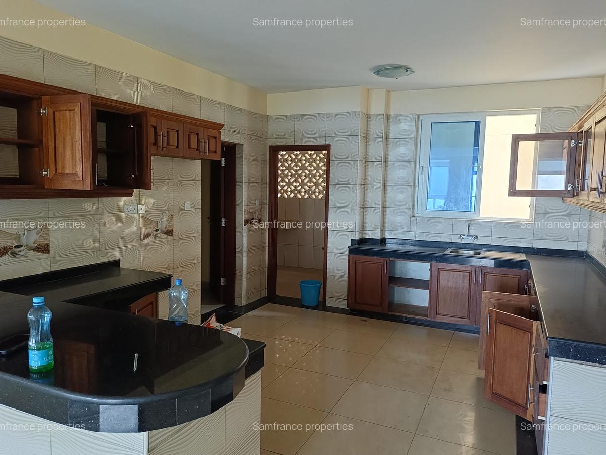 Serviced 4 Bed Apartment with En Suite at 1 St Avanue - 4