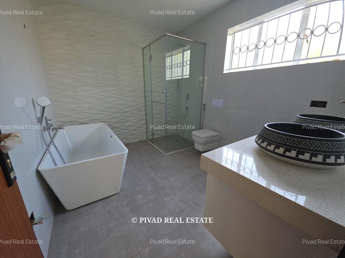 4 Bed House with En Suite in Runda - 6