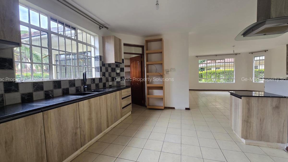 4 Bed House with En Suite in Spring Valley - 11