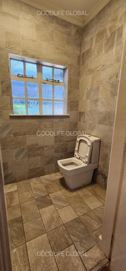 4 Bed Villa with En Suite in Lavington - 6