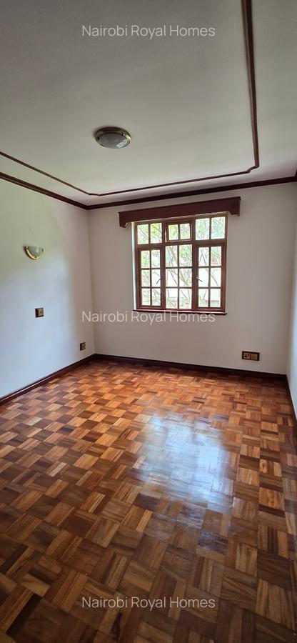 4 Bed Townhouse with En Suite at La - 15