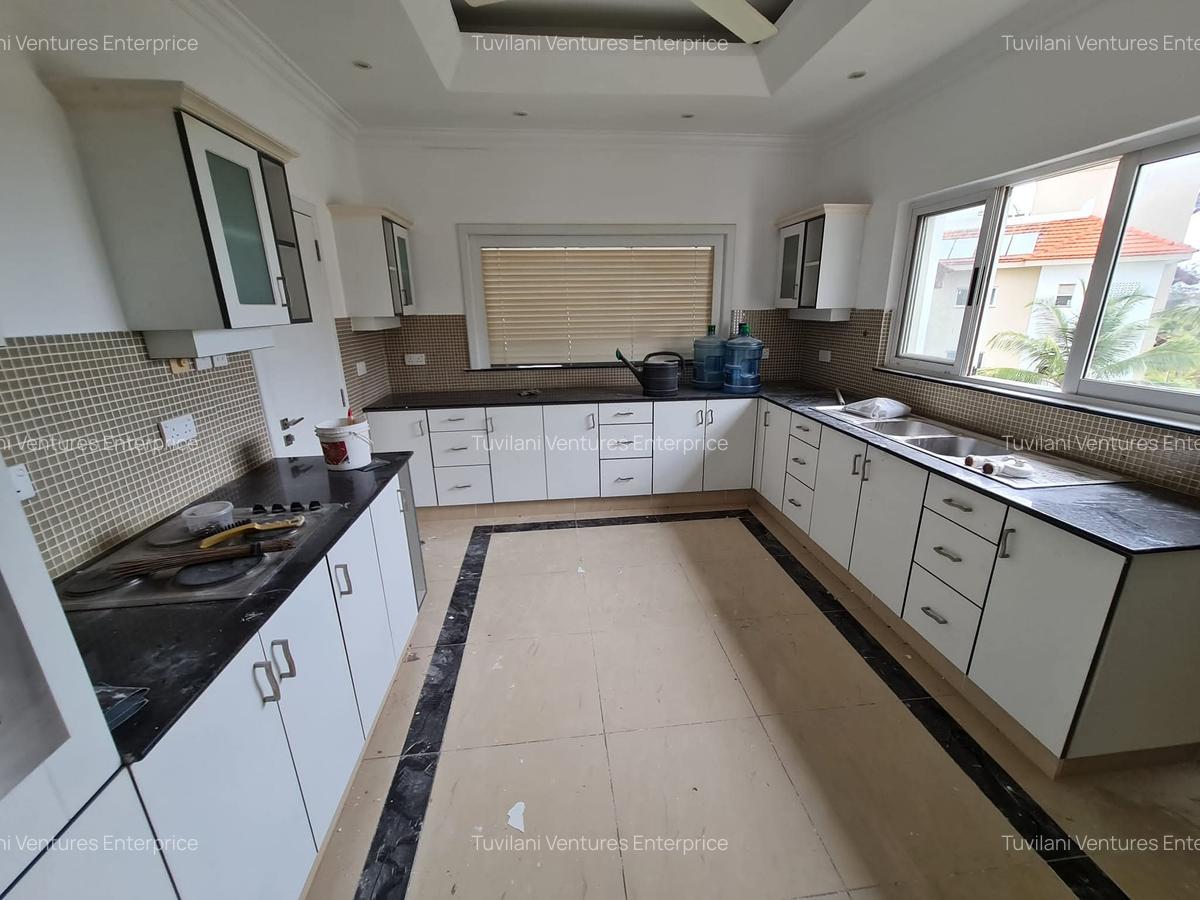 Serviced 3 Bed Apartment with En Suite at Nyali Mombasa - 10