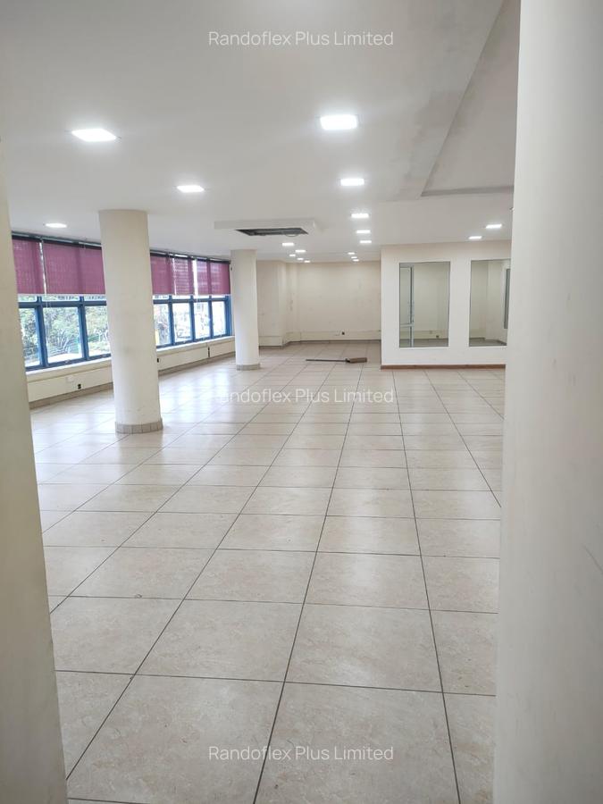 3,300 ft² Office with Backup Generator at Near Sarit Center - 4