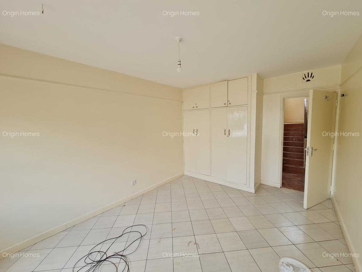 5 Bed Townhouse with En Suite at Westlands - 8