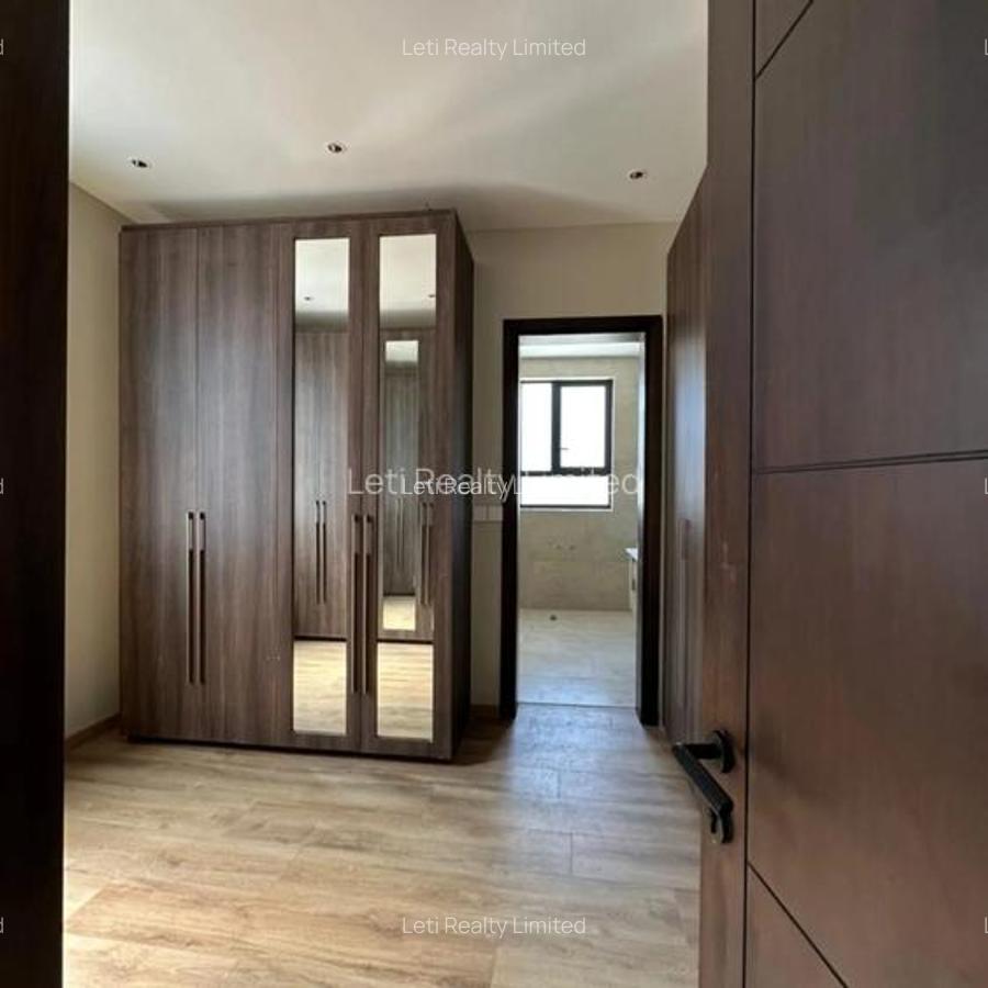 5 Bed Townhouse with En Suite in Lavington - 6