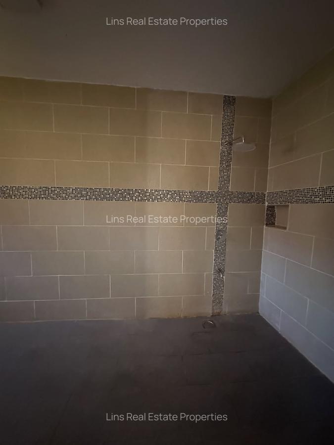 7 Bed House with En Suite in Ridgeways - 20