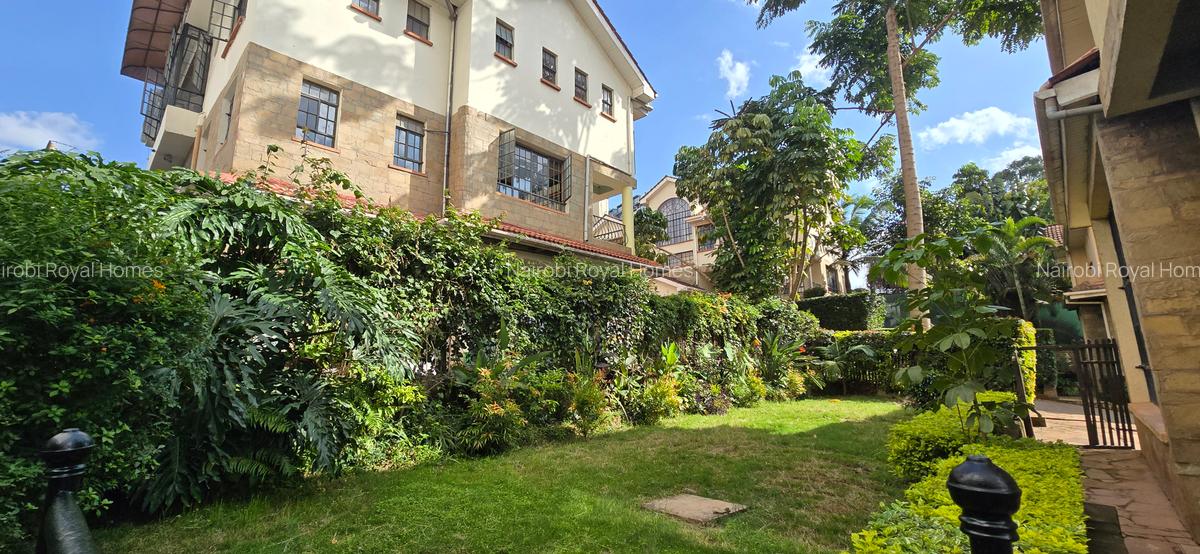 5 Bed Townhouse with En Suite at Lavington Green - 7
