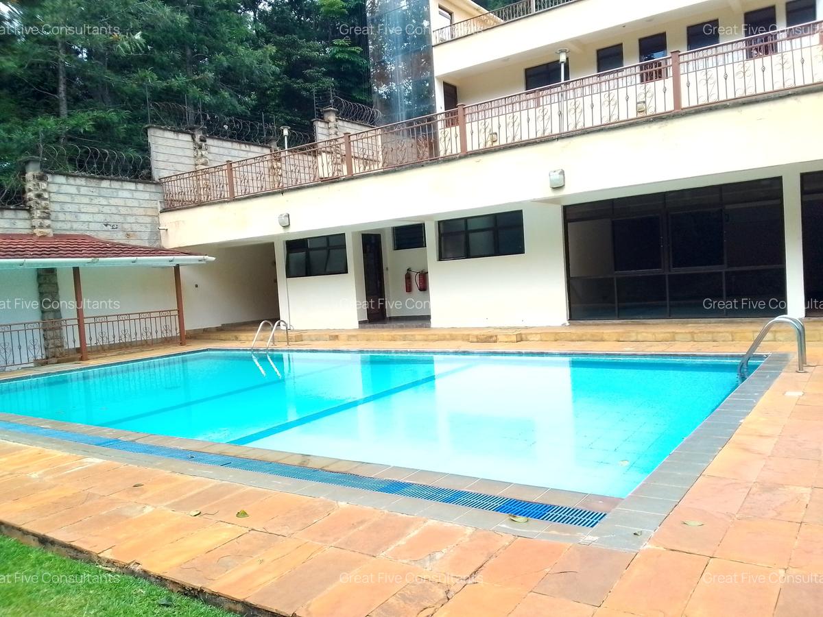 4 Bed Villa with En Suite in Rosslyn - 16