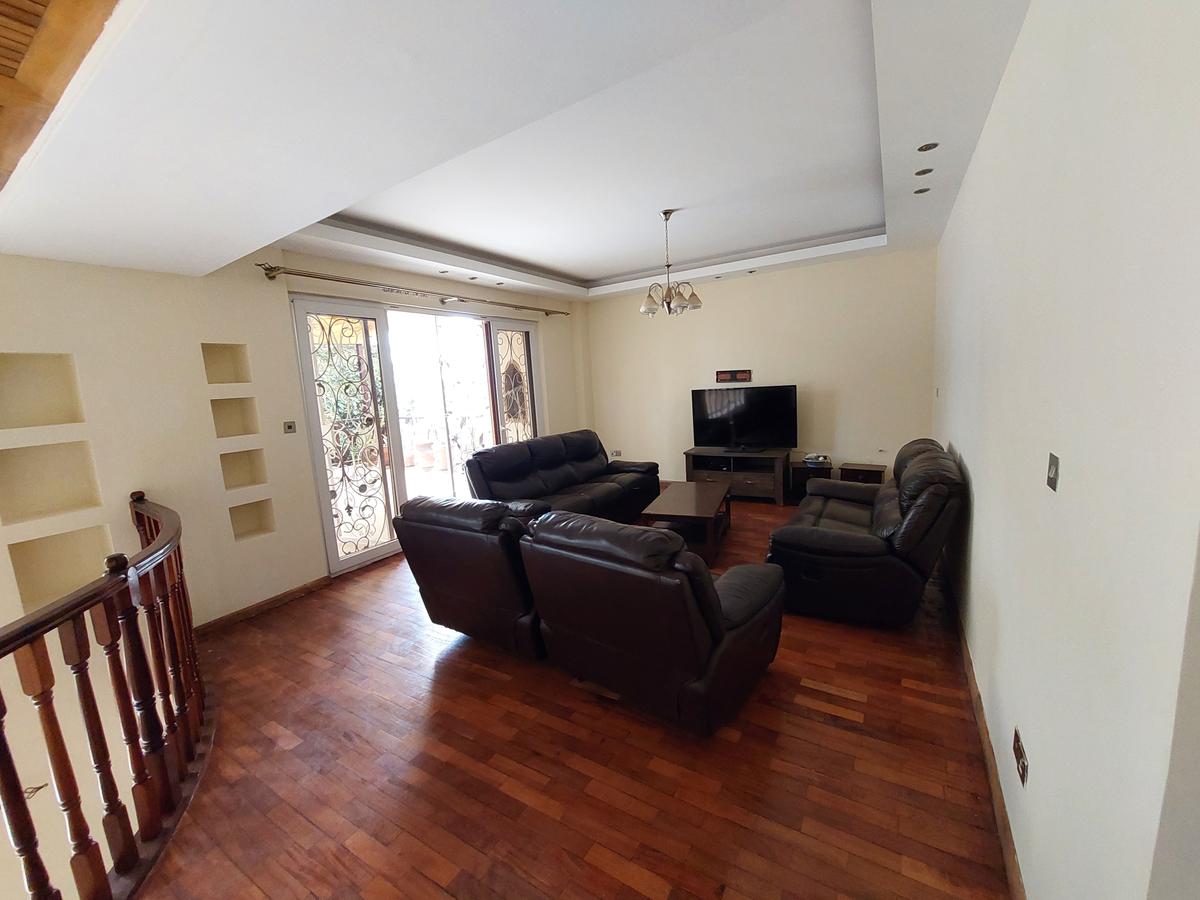 5 Bed Townhouse with En Suite at Lavington - 6