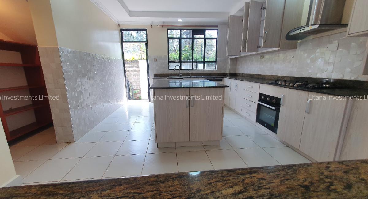 4 Bed House with En Suite at Old Runda - 9