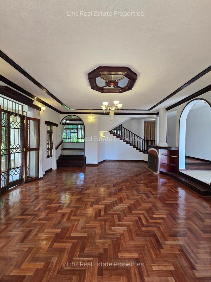 5 Bed House with En Suite in Runda - 18
