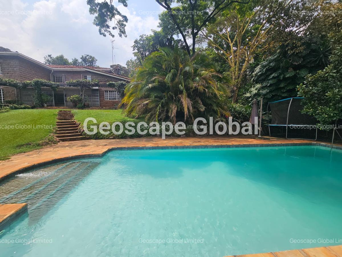 5 Bed House with En Suite in Ridgeways - 10