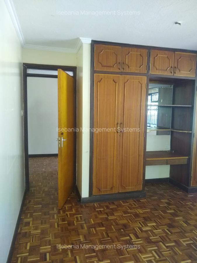 4 Bed House with En Suite at - 2